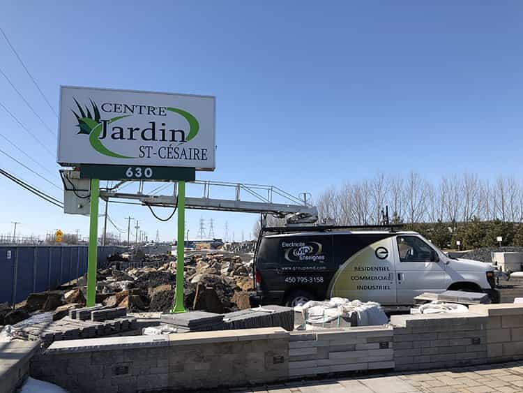 enseigne sur pylone boucherville